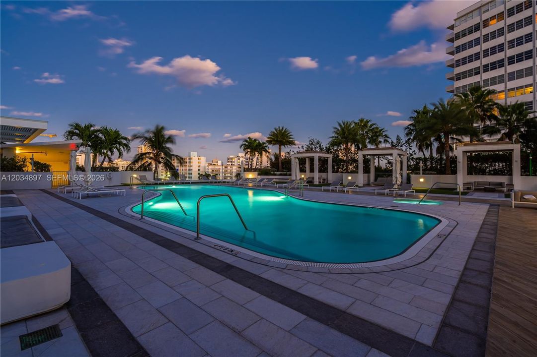 En Venta: $10,985,000 (3 camas, 3 baños, 4750 Pies cuadrados)