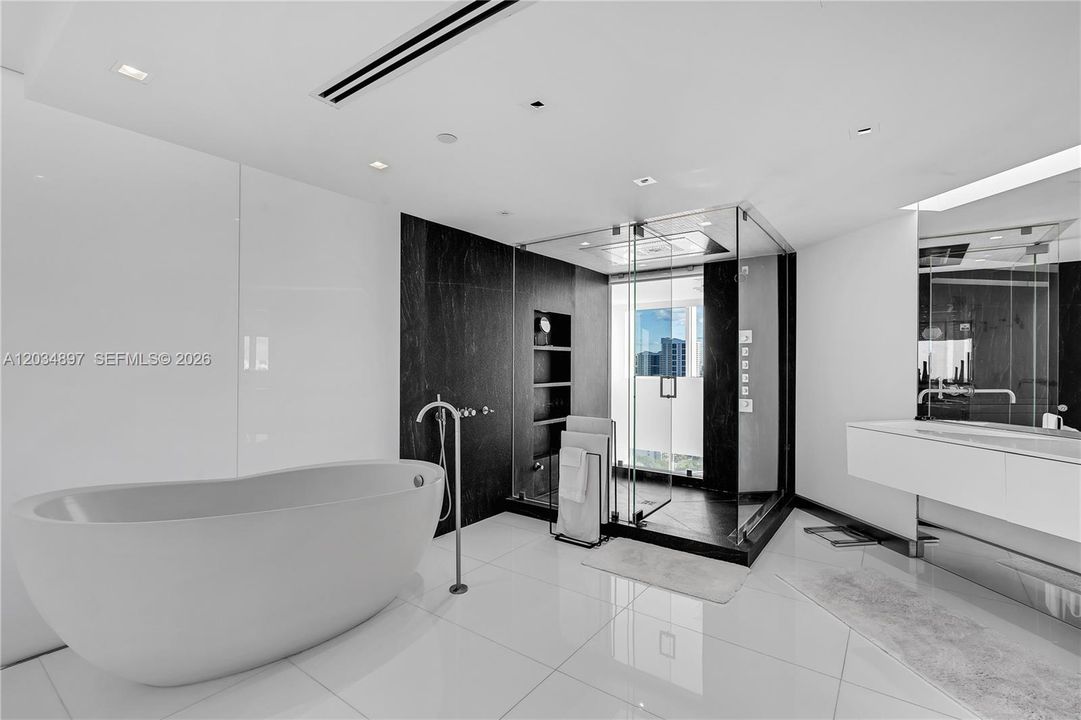 En Venta: $10,985,000 (3 camas, 3 baños, 4750 Pies cuadrados)