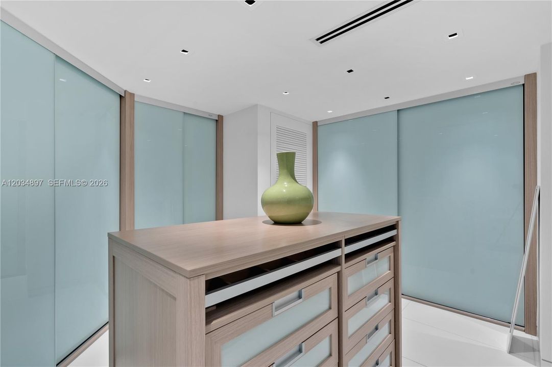 En Venta: $10,985,000 (3 camas, 3 baños, 4750 Pies cuadrados)