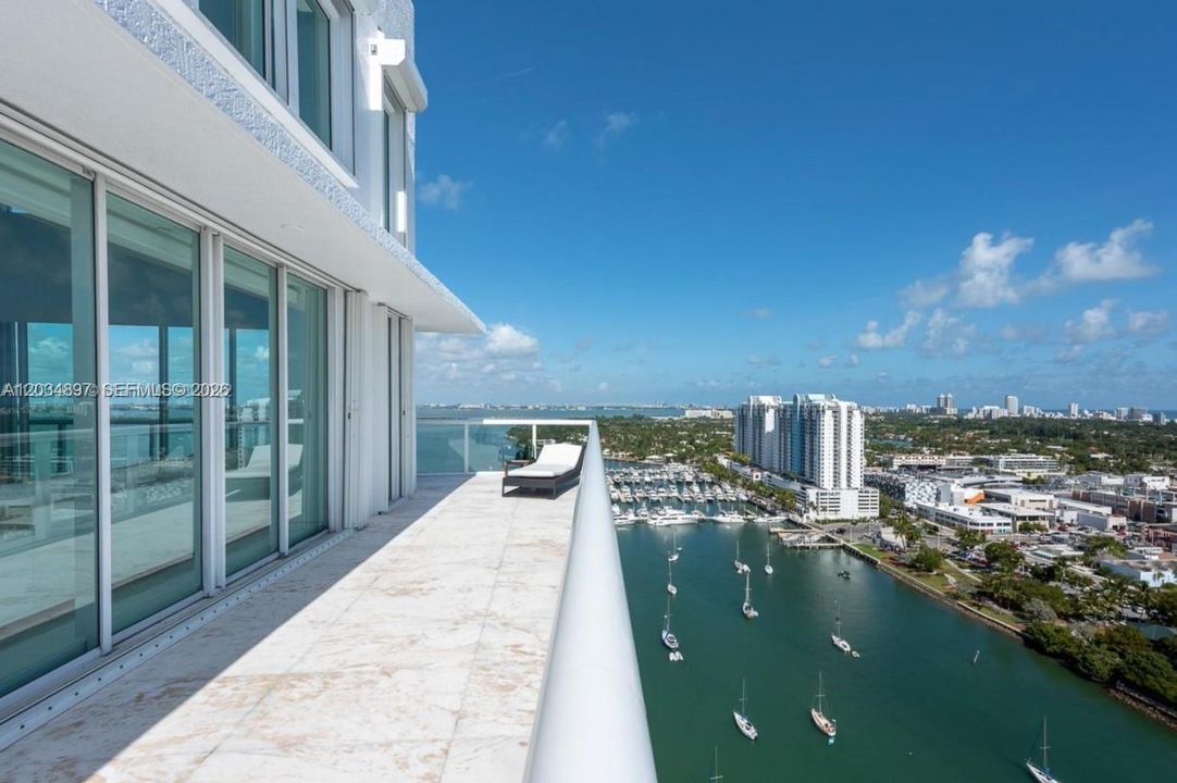 En Venta: $10,985,000 (3 camas, 3 baños, 4750 Pies cuadrados)