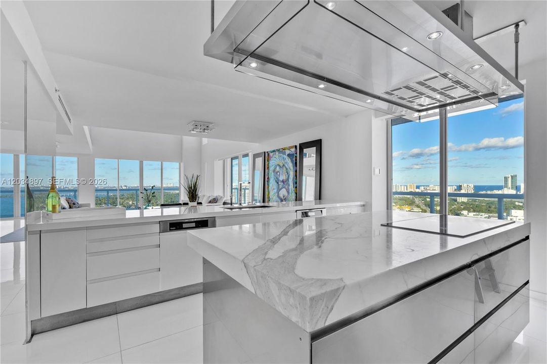 En Venta: $10,985,000 (3 camas, 3 baños, 4750 Pies cuadrados)