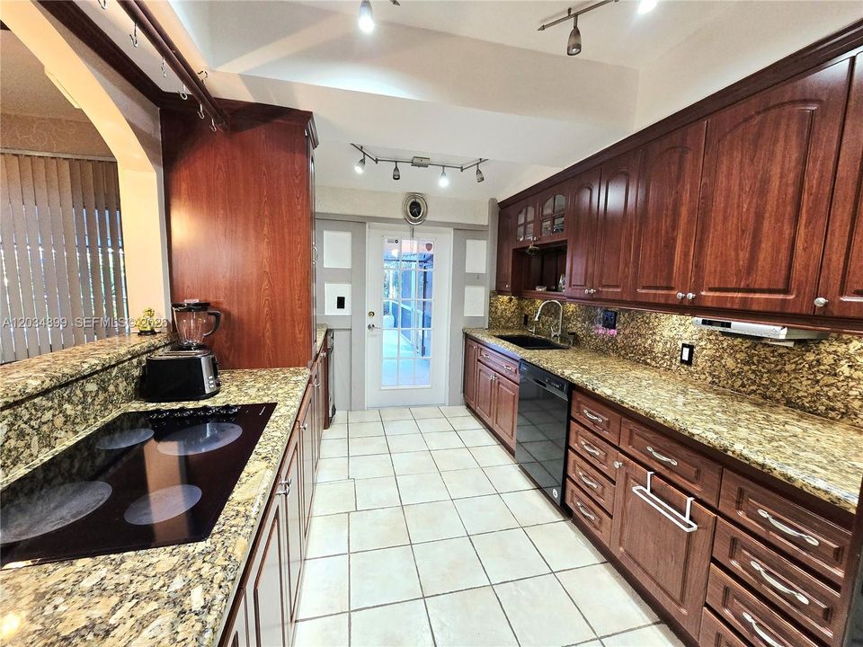 For Sale: $1,000,000 (3 beds, 2 baths, 2268 Square Feet)