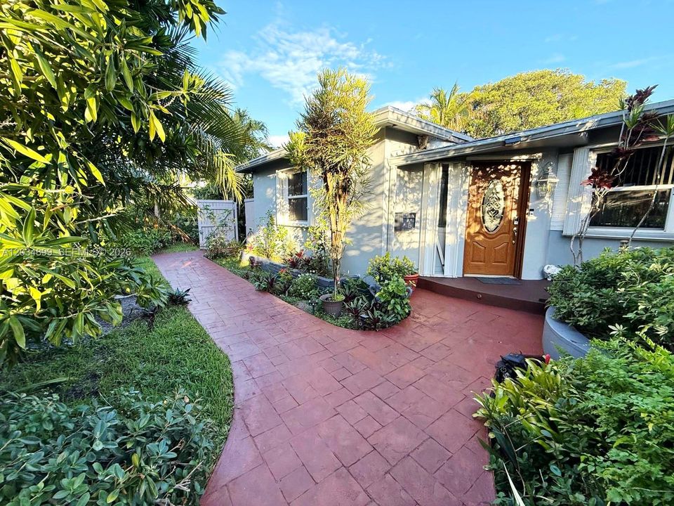For Sale: $1,000,000 (3 beds, 2 baths, 2268 Square Feet)