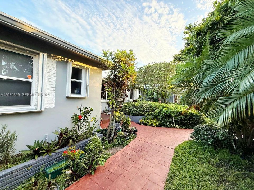 For Sale: $1,000,000 (3 beds, 2 baths, 2268 Square Feet)