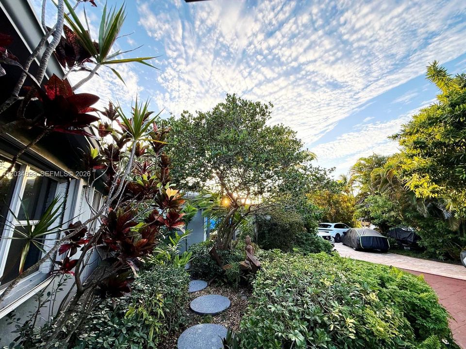 For Sale: $1,000,000 (3 beds, 2 baths, 2268 Square Feet)