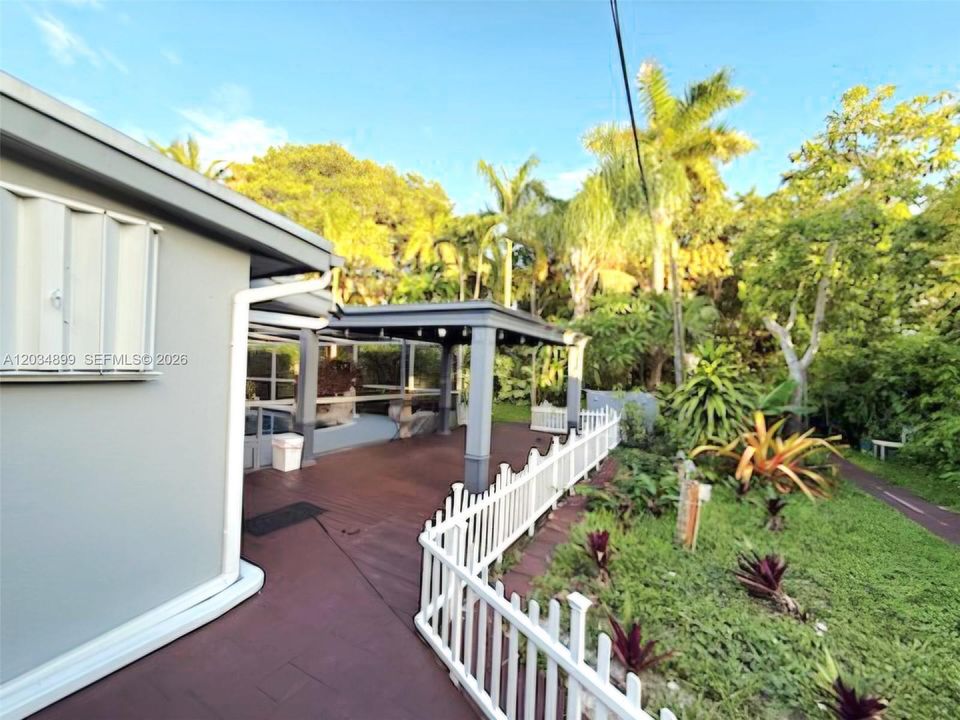 For Sale: $1,000,000 (3 beds, 2 baths, 2268 Square Feet)