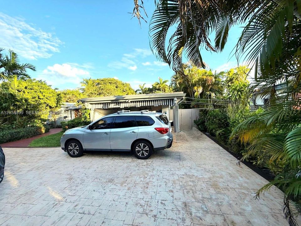 For Sale: $1,000,000 (3 beds, 2 baths, 2268 Square Feet)