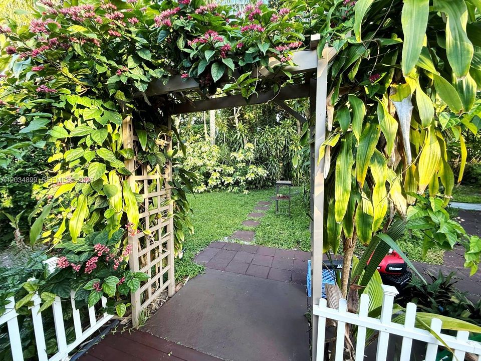 For Sale: $1,000,000 (3 beds, 2 baths, 2268 Square Feet)