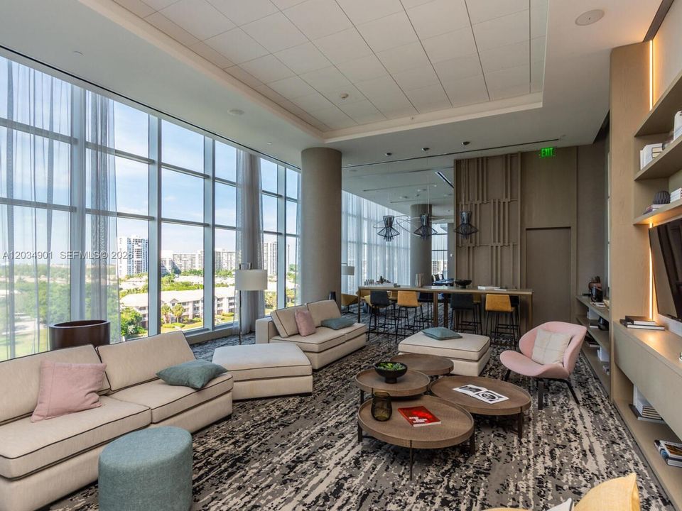 For Sale: $785,000 (2 beds, 2 baths, 1044 Square Feet)