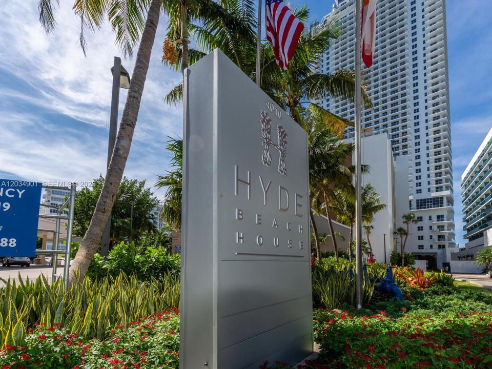 For Sale: $785,000 (2 beds, 2 baths, 1044 Square Feet)