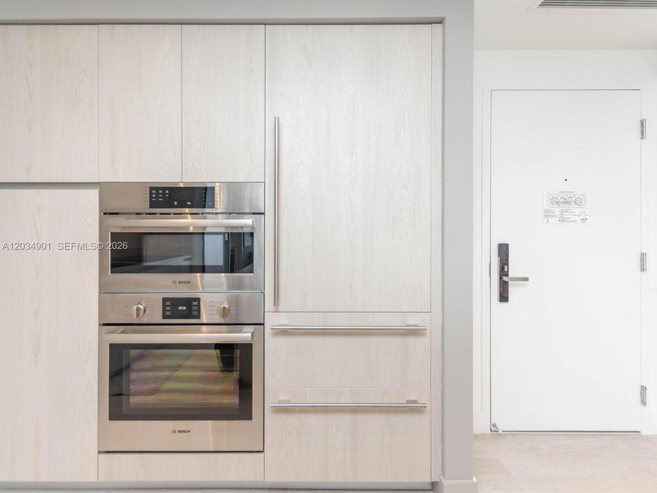 For Sale: $785,000 (2 beds, 2 baths, 1044 Square Feet)