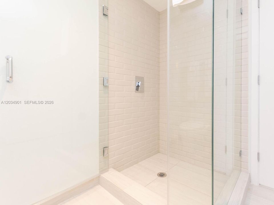 For Sale: $785,000 (2 beds, 2 baths, 1044 Square Feet)