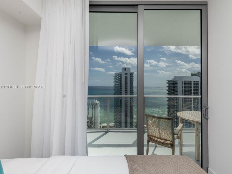 For Sale: $785,000 (2 beds, 2 baths, 1044 Square Feet)