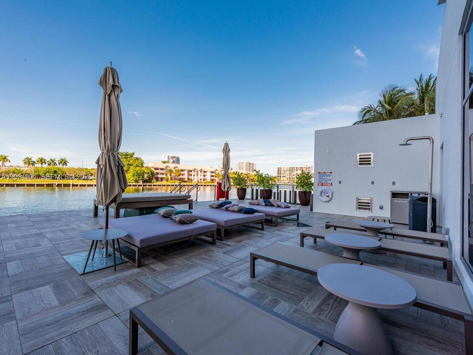 For Sale: $785,000 (2 beds, 2 baths, 1044 Square Feet)