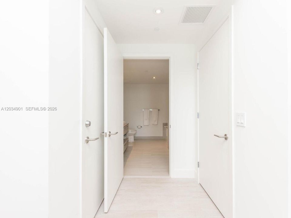 For Sale: $785,000 (2 beds, 2 baths, 1044 Square Feet)