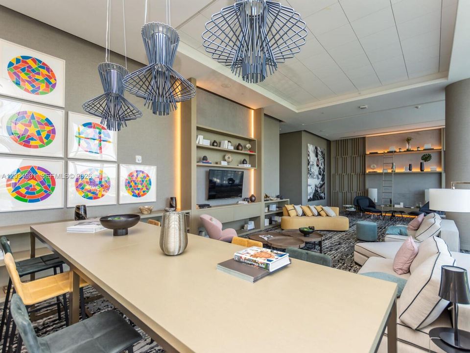 For Sale: $785,000 (2 beds, 2 baths, 1044 Square Feet)