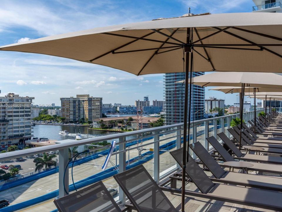 For Sale: $785,000 (2 beds, 2 baths, 1044 Square Feet)