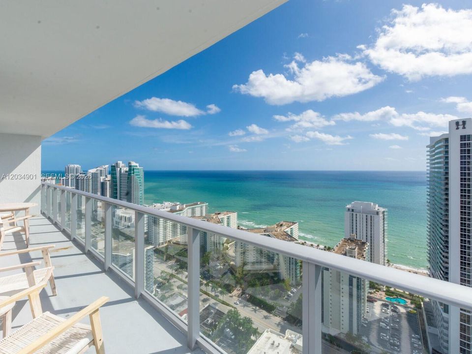 For Sale: $785,000 (2 beds, 2 baths, 1044 Square Feet)