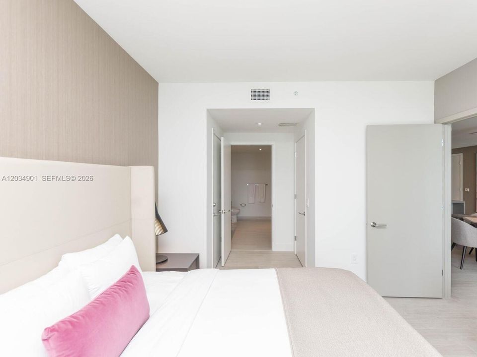 For Sale: $785,000 (2 beds, 2 baths, 1044 Square Feet)