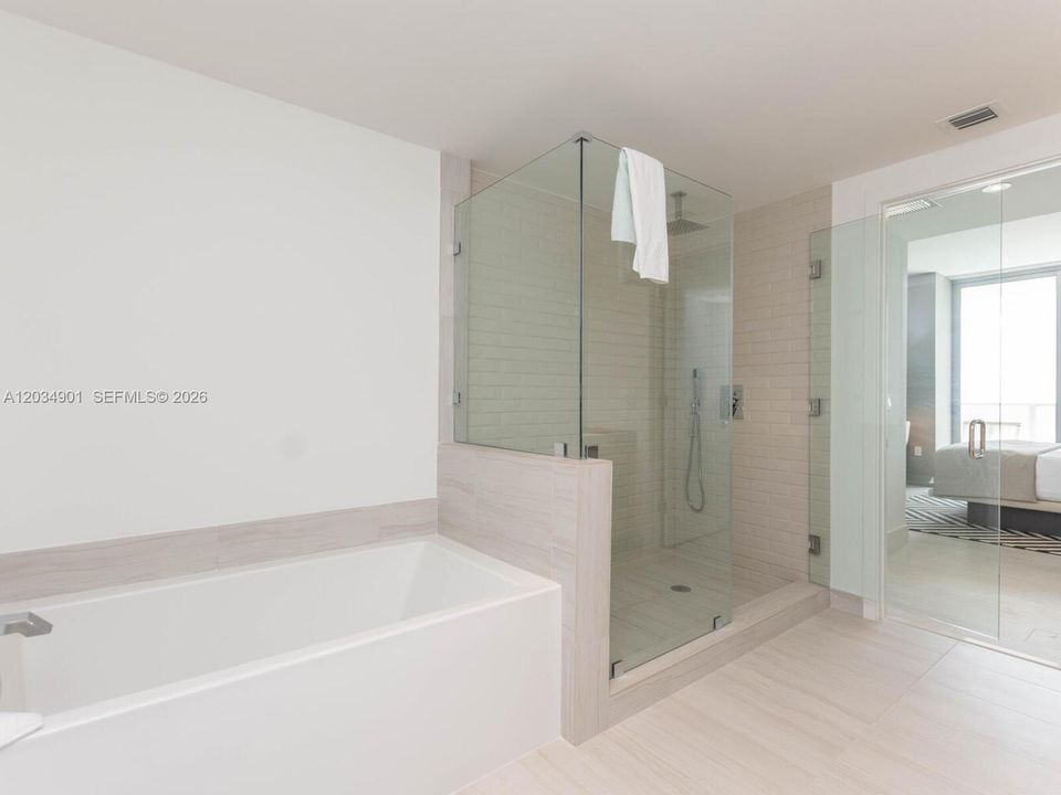 For Sale: $785,000 (2 beds, 2 baths, 1044 Square Feet)