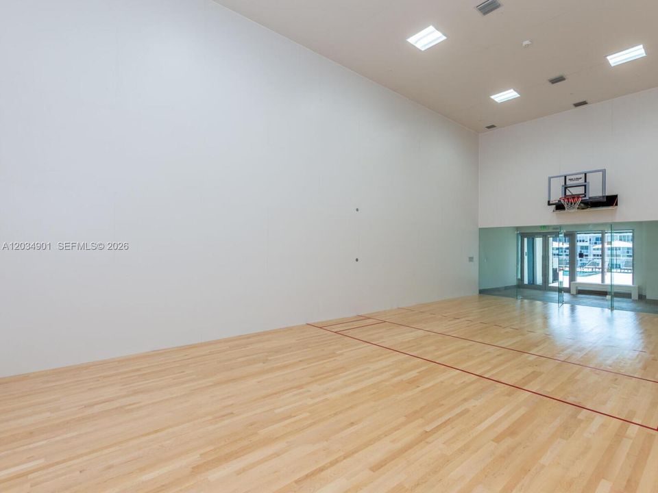 For Sale: $785,000 (2 beds, 2 baths, 1044 Square Feet)