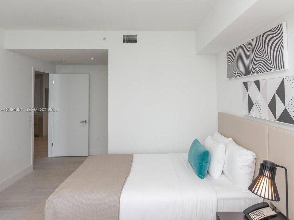 For Sale: $785,000 (2 beds, 2 baths, 1044 Square Feet)