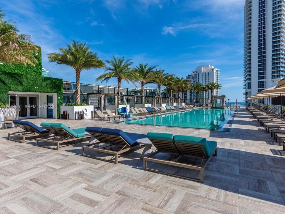 For Sale: $785,000 (2 beds, 2 baths, 1044 Square Feet)