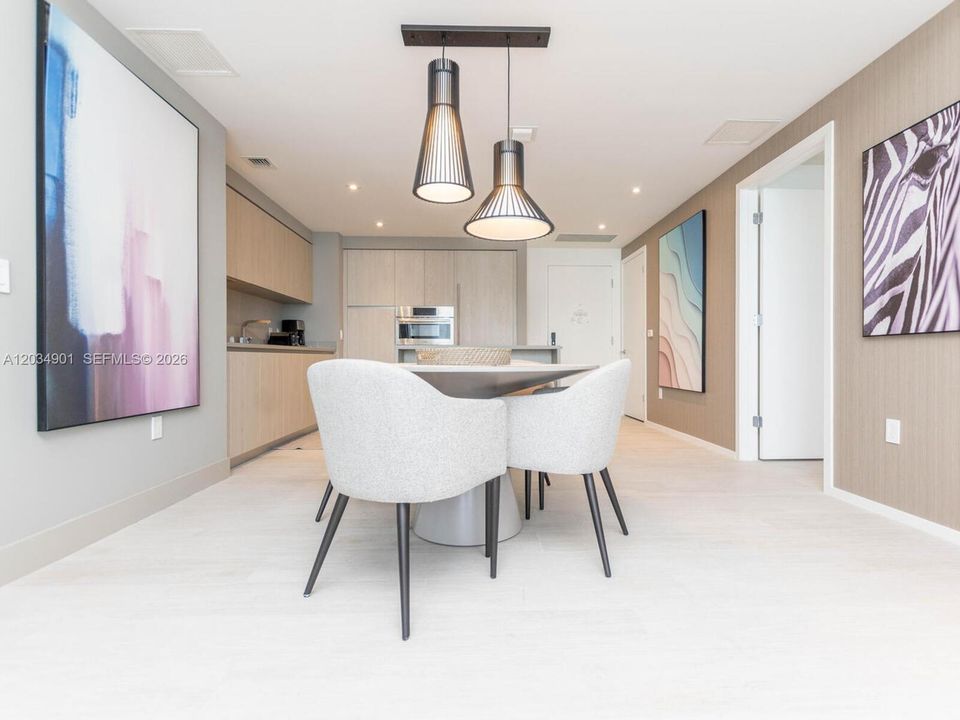 For Sale: $785,000 (2 beds, 2 baths, 1044 Square Feet)