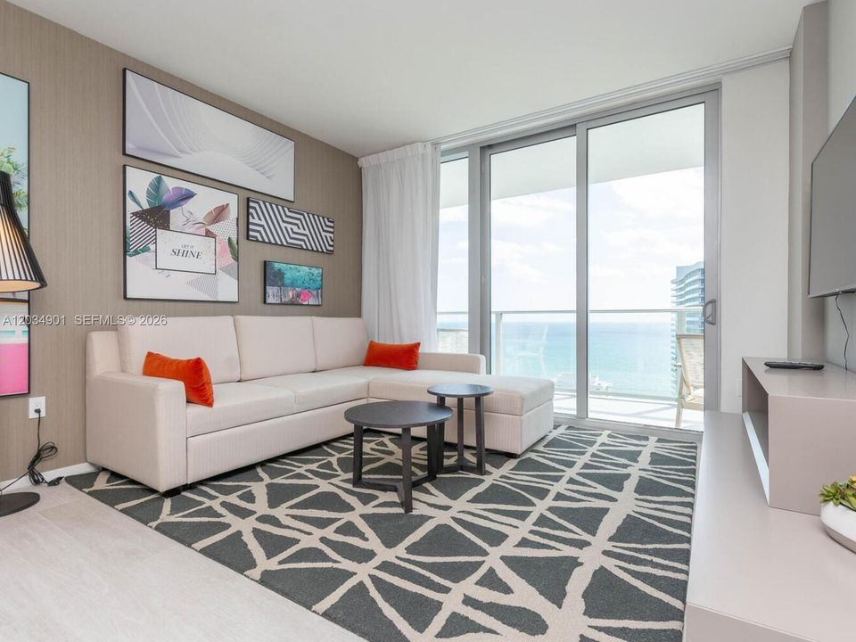 For Sale: $785,000 (2 beds, 2 baths, 1044 Square Feet)
