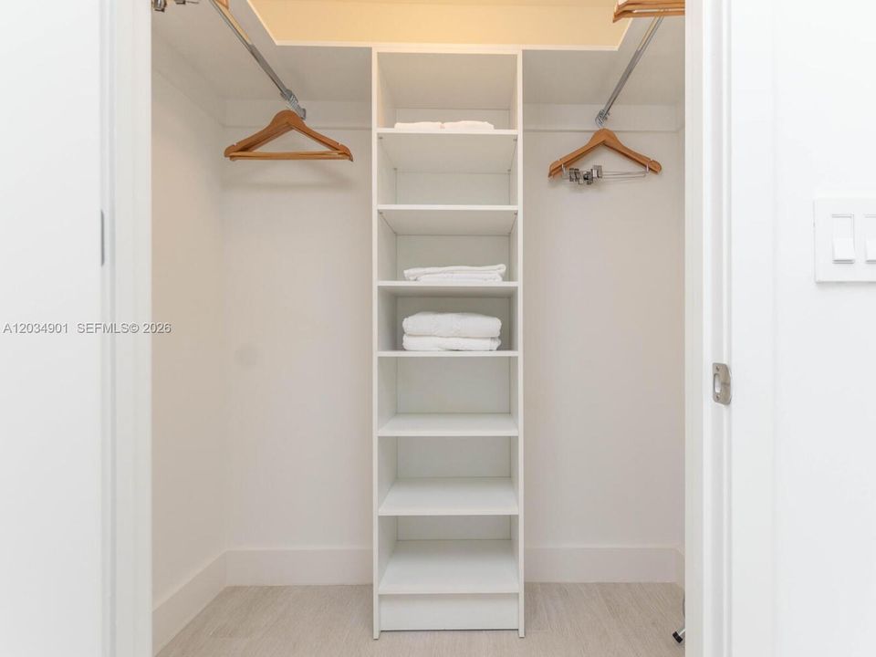 For Sale: $785,000 (2 beds, 2 baths, 1044 Square Feet)