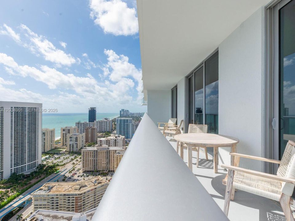 For Sale: $785,000 (2 beds, 2 baths, 1044 Square Feet)
