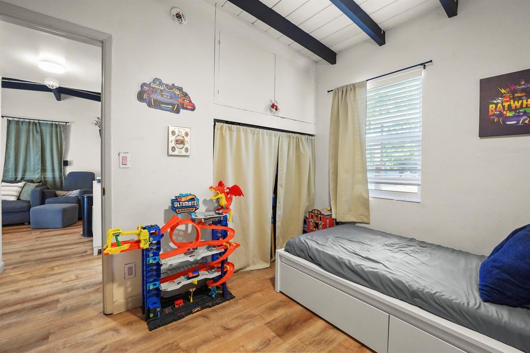 20 Bedroom 04