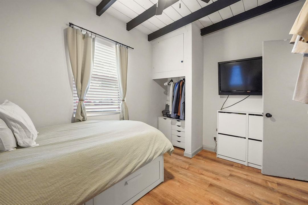 15 Bedroom 02