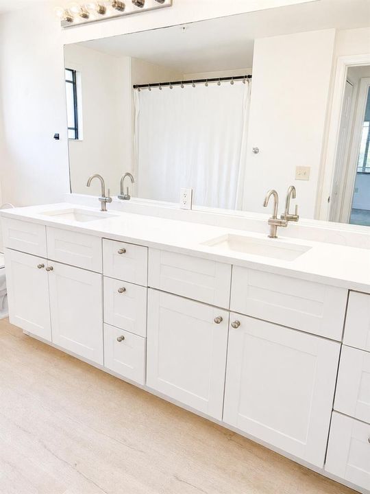 3023-207 BATHROOM 1