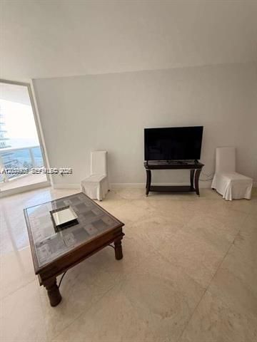 В аренду: $10,400 (3 спален, 3 ванн, 1750 Квадратных фут)