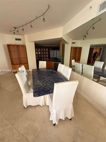 В аренду: $10,400 (3 спален, 3 ванн, 1750 Квадратных фут)
