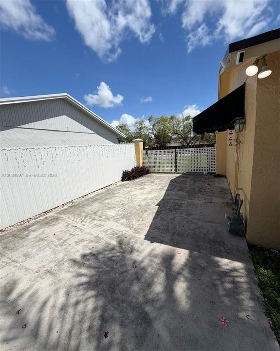 For Rent: $3,700 (3 beds, 2 baths, 1362 Square Feet)