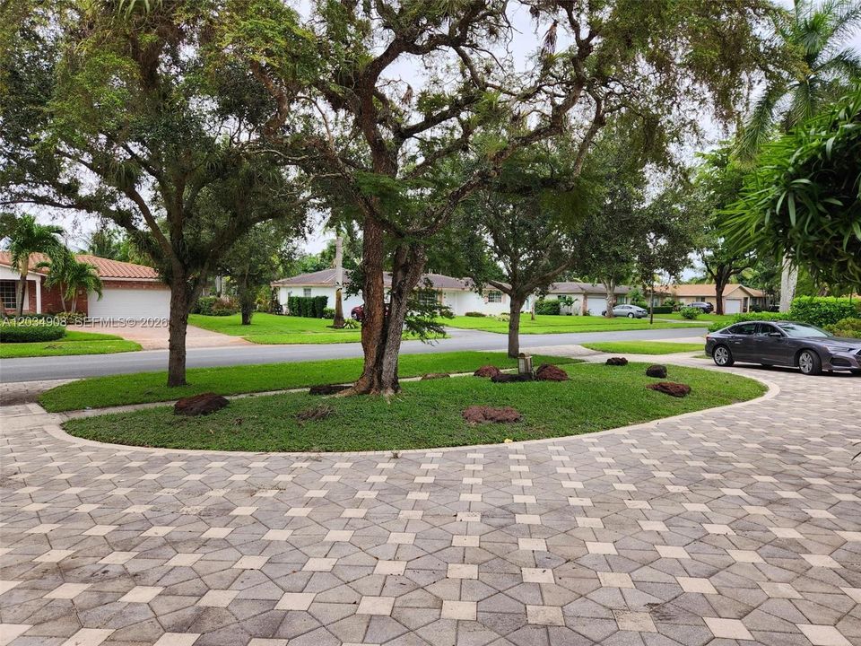 For Rent: $5,750 (5 beds, 4 baths, 5023 Square Feet)