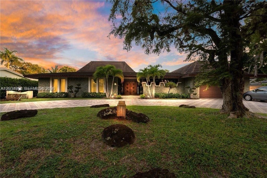For Rent: $5,750 (5 beds, 4 baths, 5023 Square Feet)