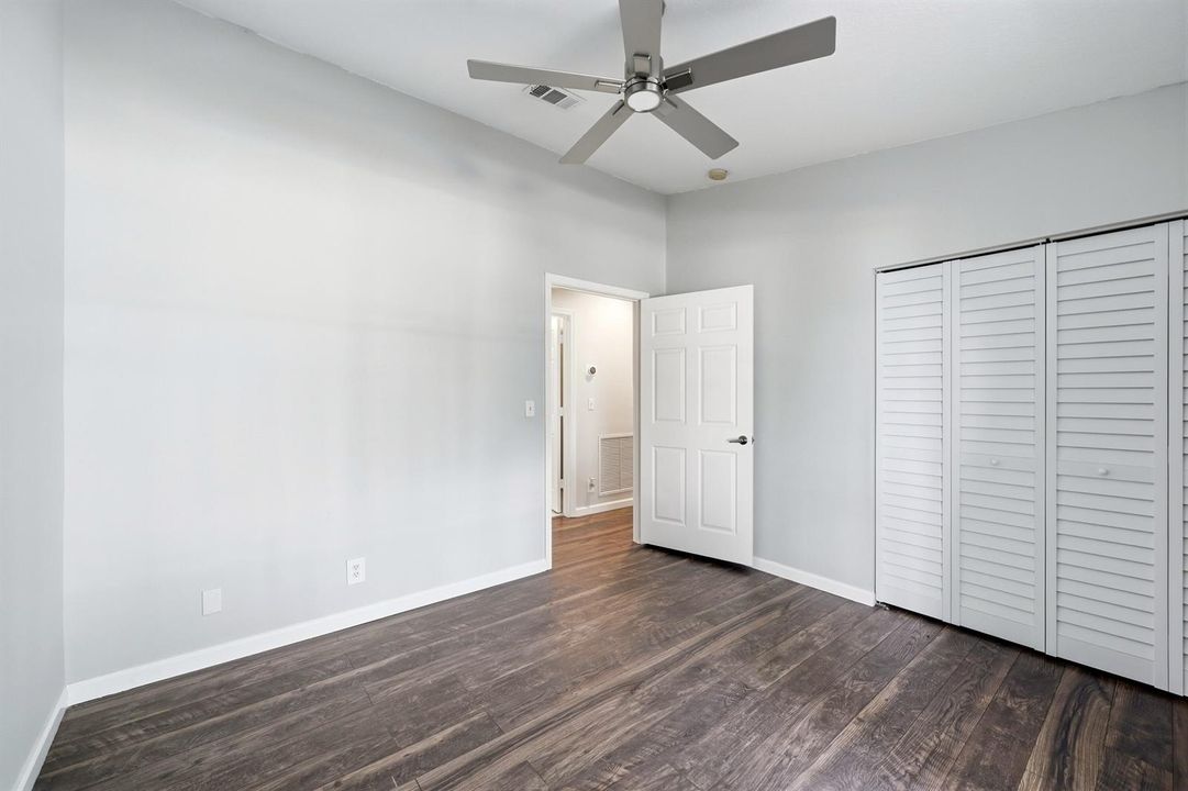 17_bedroom