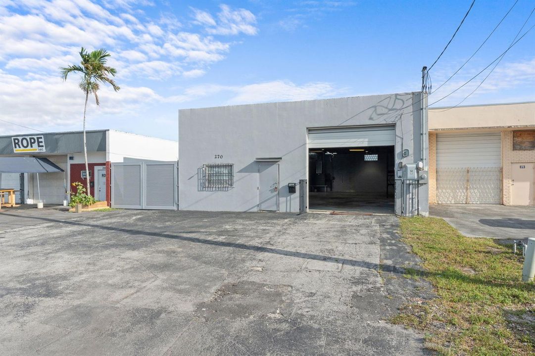 2-web-or-mls-270 SW 33rd St, Fort Lauder