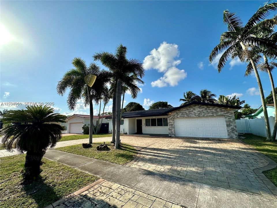 For Rent: $5,500 (3 beds, 2 baths, 1662 Square Feet)