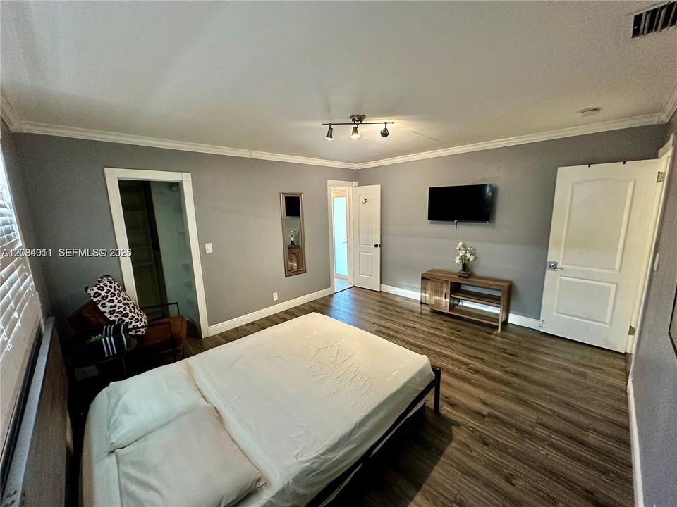 For Rent: $5,500 (3 beds, 2 baths, 1662 Square Feet)