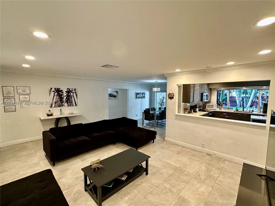 For Rent: $5,500 (3 beds, 2 baths, 1662 Square Feet)