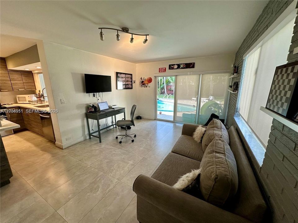 For Rent: $5,500 (3 beds, 2 baths, 1662 Square Feet)