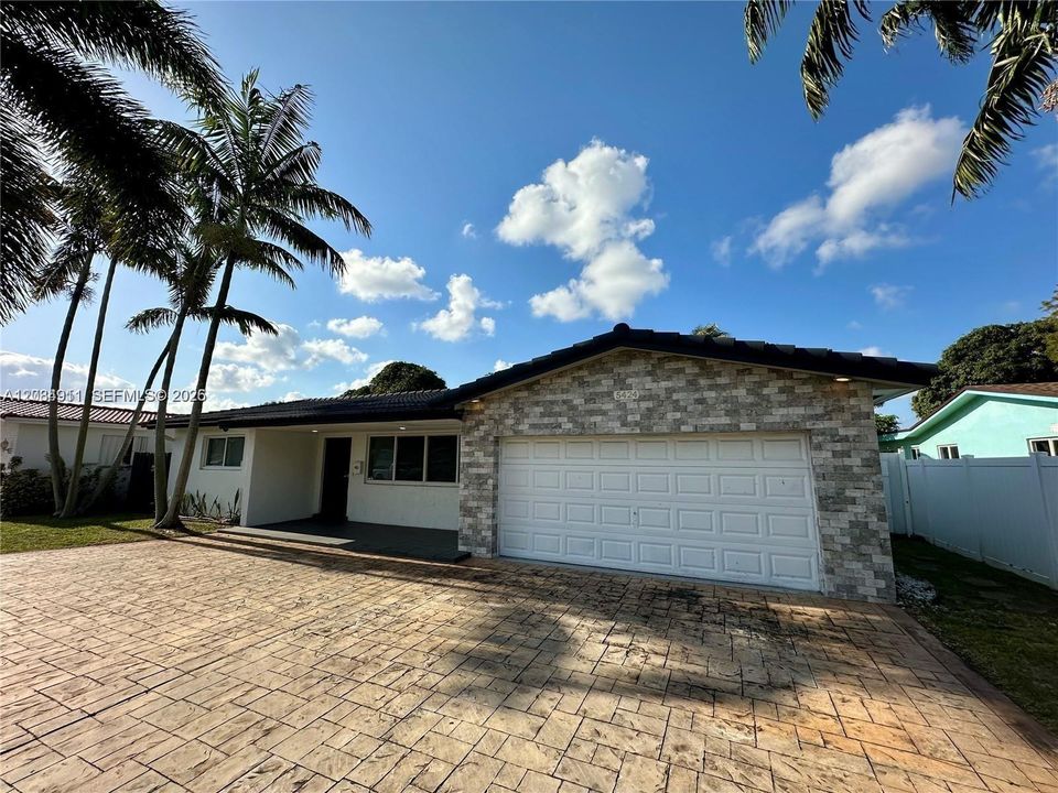 For Rent: $5,500 (3 beds, 2 baths, 1662 Square Feet)