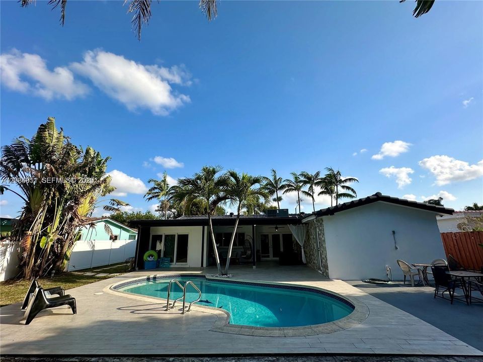For Rent: $5,500 (3 beds, 2 baths, 1662 Square Feet)