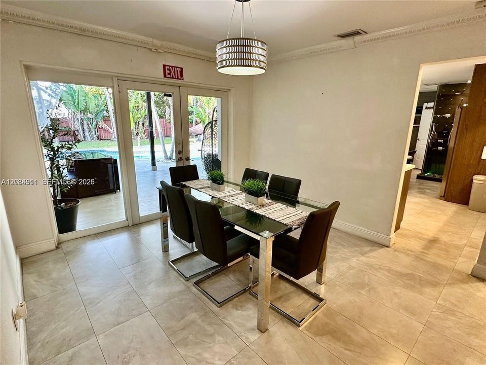 For Rent: $5,500 (3 beds, 2 baths, 1662 Square Feet)