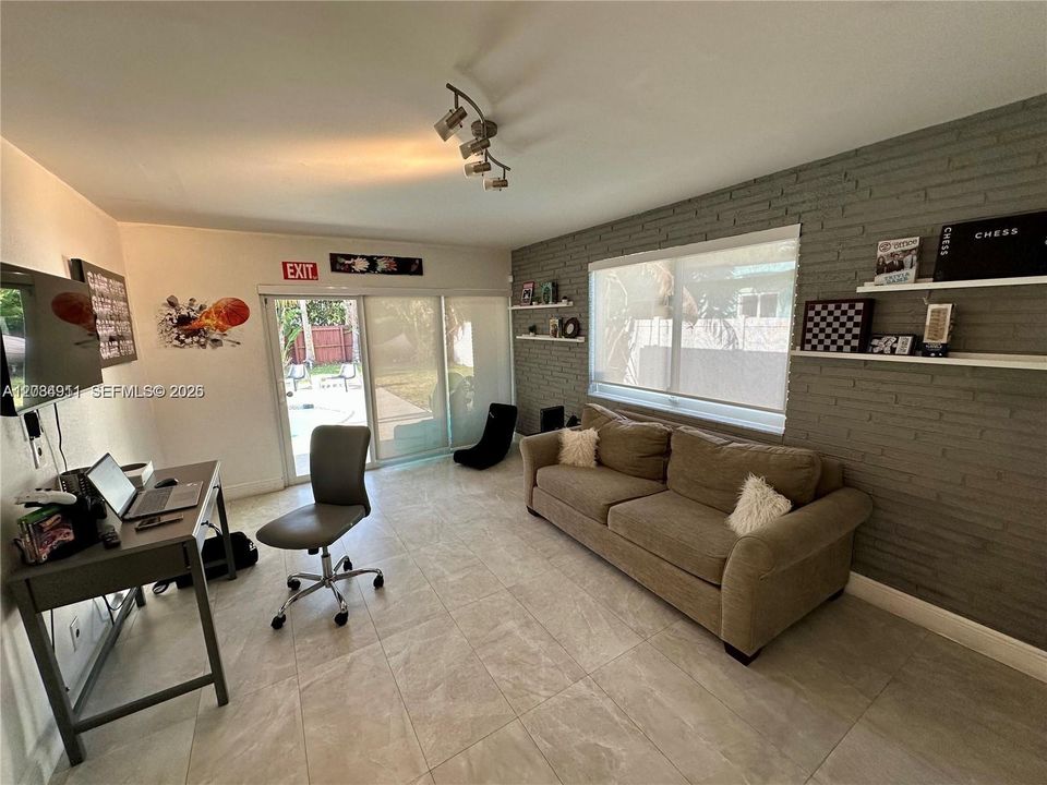 For Rent: $5,500 (3 beds, 2 baths, 1662 Square Feet)