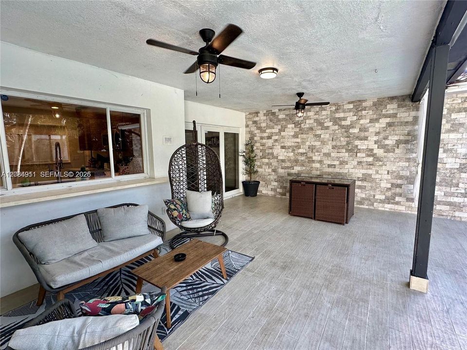 For Rent: $5,500 (3 beds, 2 baths, 1662 Square Feet)